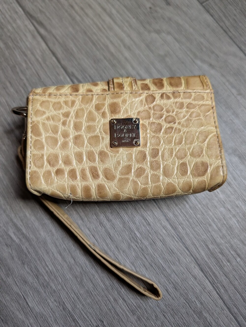 Dooney&Bourke Croc Embossed Wallet Wristlet 🐊✨ - Picture 4 of 8